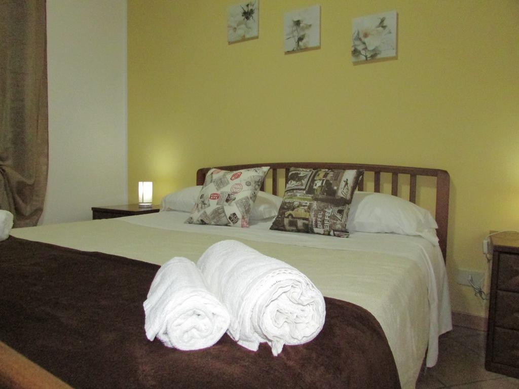 Residence Villa Santa Lucia Cefalù Quarto foto